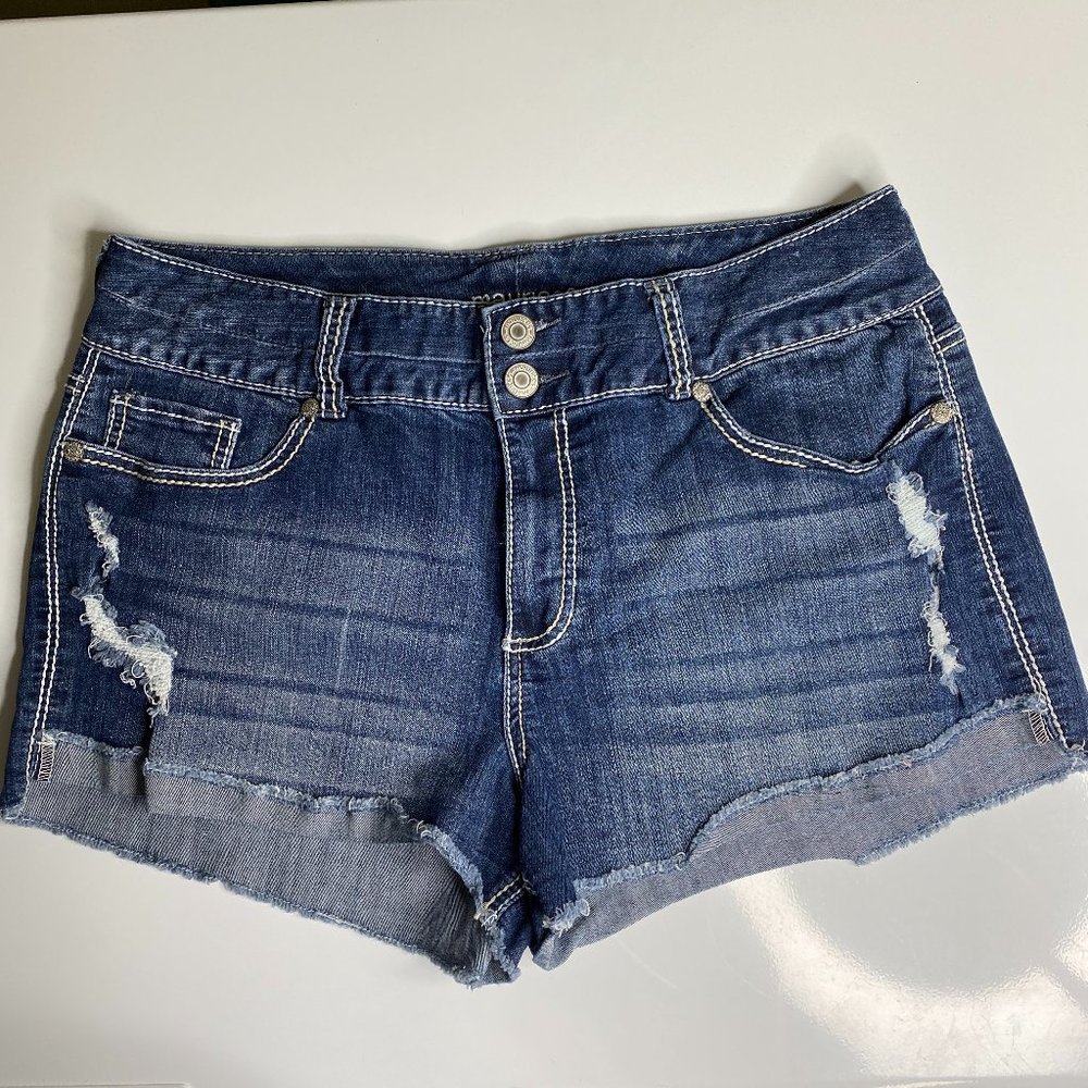 Mid-Rise Distressed Med Wash Freyed Shorts Size 20